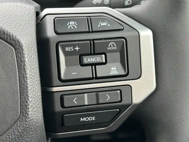 トヨタ ランドクルーザー ２５０ VX 群馬県 2024(令6)年 1.4万km プラチナホワイトパールマイカ 4WD/ワンオーナー/純正12.3型DAナビ・フルセグTV/パイオニアプレミアムサウンド/Bluetooth・USB・HDMI・ミラキャスト/パノラミックビューモニター/ムーンルーフ/前席ベンチレーション・ヒーター/運転席パワーシート/ステアリングヒーター/デジタルインナーミラー/パワーバックドア/セーフティセンス/トヨタチームメイト/プリクラッシュセーフティ/レーダークルーズコントロール/レーントレーシングアシスト/レーンディパーチャーアラート/オートマチックハイビーム/ブラインドスポットモニター/純正フロアマット/純正OP丸目ヘッドランプ/LEDフォグランプ/LEDリアフォグランプ/ブラックルーフレール/純正18インチアルミ/純正角目ヘッドランプ車載
