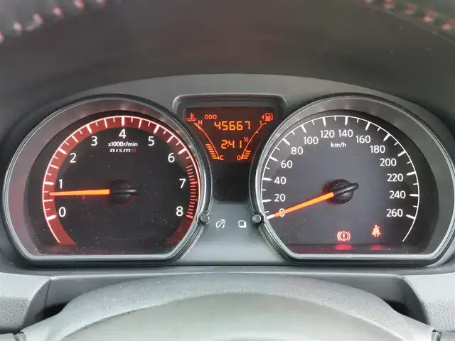 日産 ノート ニスモS 東京都 2015(平27)年 4.6万km ブリリアントホワイトパール ５MT/社外ナビ(CN-RE03WD)/【TV/BT/FM/AM/SD/ipod/USB/DISC】/ETC/専用スポーツシート/純正LEDヘッドライト/オートライト/純正17インチアルミホイール/純正フロアマット/電動格納ミラー/ドアバイザー/ステアリングスイッチ/横滑り防止装置/プッシュスタート/スマートキー