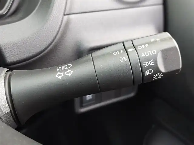 日産 ノート ニスモS 東京都 2015(平27)年 4.6万km ブリリアントホワイトパール ５MT/社外ナビ(CN-RE03WD)/【TV/BT/FM/AM/SD/ipod/USB/DISC】/ETC/専用スポーツシート/純正LEDヘッドライト/オートライト/純正17インチアルミホイール/純正フロアマット/電動格納ミラー/ドアバイザー/ステアリングスイッチ/横滑り防止装置/プッシュスタート/スマートキー