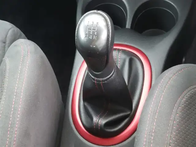 日産 ノート ニスモS 東京都 2015(平27)年 4.6万km ブリリアントホワイトパール ５MT/社外ナビ(CN-RE03WD)/【TV/BT/FM/AM/SD/ipod/USB/DISC】/ETC/専用スポーツシート/純正LEDヘッドライト/オートライト/純正17インチアルミホイール/純正フロアマット/電動格納ミラー/ドアバイザー/ステアリングスイッチ/横滑り防止装置/プッシュスタート/スマートキー