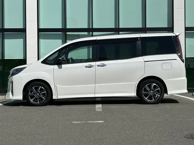 トヨタ ノア Si ダブルバイビーⅢ 和歌山県 2021(令3)年 1.5万km ホワイトパールクリスタルシャイン 社外ナビ/フルセグTV/バックカメラ/両側パワースライドドア/プリクラッシュセーフティー/クルーズコントロール/レーンディーパーチャーアラート/クリアランスソナー/ビルトインETC/アイドリングストップ/LEDヘッドライト