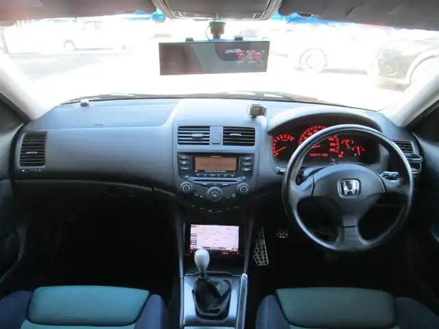 ホンダ アコード ユーロ R 千葉県 2003(平15)年 15万km プレミアムホワイトパール 6速MT/ローダウン/社外メモリナビ、フルセグTV/社外オーディオ【DVD/CD/BT/SD】/HIDヘッドライト&ハロゲンフォグ/前席RECAROシート/無限2本出しマフラー/社外18インチアルミホイール/純正AW(215/45R17)積込/ルームミラー型レーダー探知機/キーレス/ETC/スペアキー/取扱説明書/新車時保証書