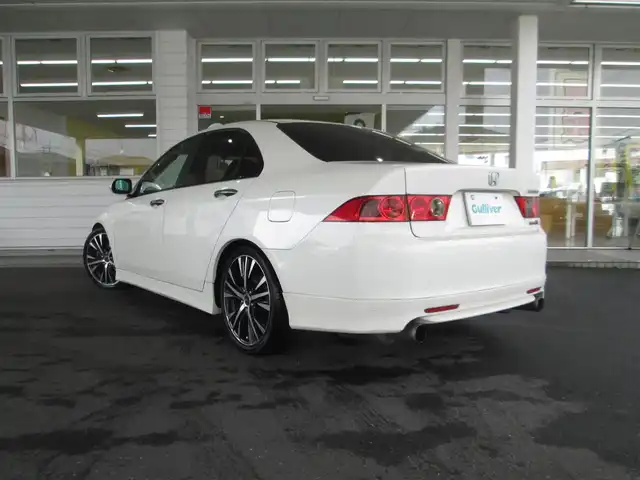 ホンダ アコード ユーロ R 千葉県 2003(平15)年 15万km プレミアムホワイトパール 6速MT/ローダウン/社外メモリナビ、フルセグTV/社外オーディオ【DVD/CD/BT/SD】/HIDヘッドライト&ハロゲンフォグ/前席RECAROシート/無限2本出しマフラー/社外18インチアルミホイール/純正AW(215/45R17)積込/ルームミラー型レーダー探知機/キーレス/ETC/スペアキー/取扱説明書/新車時保証書