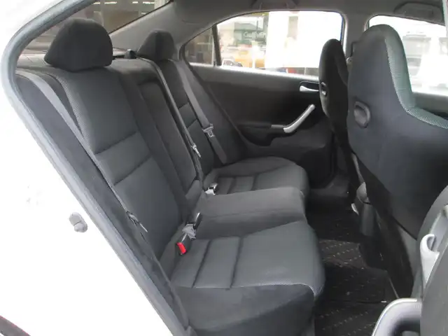 ホンダ アコード ユーロ R 千葉県 2003(平15)年 15万km プレミアムホワイトパール 6速MT/ローダウン/社外メモリナビ、フルセグTV/社外オーディオ【DVD/CD/BT/SD】/HIDヘッドライト&ハロゲンフォグ/前席RECAROシート/無限2本出しマフラー/社外18インチアルミホイール/純正AW(215/45R17)積込/ルームミラー型レーダー探知機/キーレス/ETC/スペアキー/取扱説明書/新車時保証書