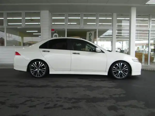 ホンダ アコード ユーロ R 千葉県 2003(平15)年 15万km プレミアムホワイトパール 6速MT/ローダウン/社外メモリナビ、フルセグTV/社外オーディオ【DVD/CD/BT/SD】/HIDヘッドライト&ハロゲンフォグ/前席RECAROシート/無限2本出しマフラー/社外18インチアルミホイール/純正AW(215/45R17)積込/ルームミラー型レーダー探知機/キーレス/ETC/スペアキー/取扱説明書/新車時保証書