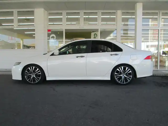 ホンダ アコード ユーロ R 千葉県 2003(平15)年 15万km プレミアムホワイトパール 6速MT/ローダウン/社外メモリナビ、フルセグTV/社外オーディオ【DVD/CD/BT/SD】/HIDヘッドライト&ハロゲンフォグ/前席RECAROシート/無限2本出しマフラー/社外18インチアルミホイール/純正AW(215/45R17)積込/ルームミラー型レーダー探知機/キーレス/ETC/スペアキー/取扱説明書/新車時保証書