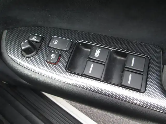 ホンダ アコード ユーロ R 千葉県 2003(平15)年 15万km プレミアムホワイトパール 6速MT/ローダウン/社外メモリナビ、フルセグTV/社外オーディオ【DVD/CD/BT/SD】/HIDヘッドライト&ハロゲンフォグ/前席RECAROシート/無限2本出しマフラー/社外18インチアルミホイール/純正AW(215/45R17)積込/ルームミラー型レーダー探知機/キーレス/ETC/スペアキー/取扱説明書/新車時保証書