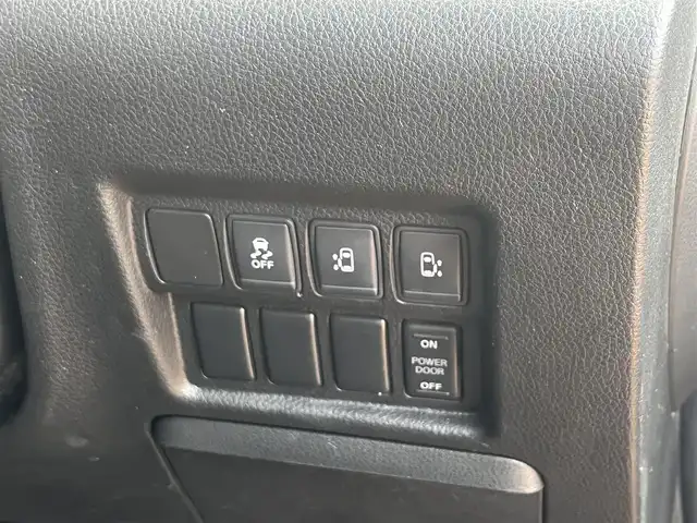 日産 エルグランド 250ハイウェイスターS 三重県 2015(平27)年 12.5万km ファントムブラック ワンオーナー/純正8インチナビMM514D-L/フリップダウンモニター/両側パアースライドドア/バックドアオートクロージャー/クルーズコントロール/LEDヘッドランプ/ハーフレザーシート/18インチアルミホイール