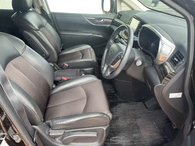 日産 エルグランド 250ハイウェイスターS 三重県 2015(平27)年 12.5万km ファントムブラック ワンオーナー/純正8インチナビMM514D-L/フリップダウンモニター/両側パアースライドドア/バックドアオートクロージャー/クルーズコントロール/LEDヘッドランプ/ハーフレザーシート/18インチアルミホイール