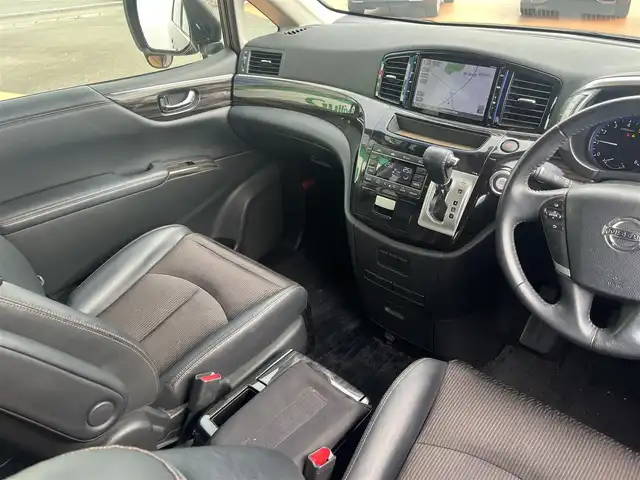 日産 エルグランド 250ハイウェイスターS 三重県 2015(平27)年 12.5万km ファントムブラック ワンオーナー/純正8インチナビMM514D-L/フリップダウンモニター/両側パアースライドドア/バックドアオートクロージャー/クルーズコントロール/LEDヘッドランプ/ハーフレザーシート/18インチアルミホイール