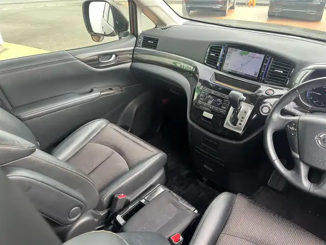 日産 エルグランド 250ハイウェイスターS 三重県 2015(平27)年 12.5万km ファントムブラック ワンオーナー/純正8インチナビMM514D-L/フリップダウンモニター/両側パアースライドドア/バックドアオートクロージャー/クルーズコントロール/LEDヘッドランプ/ハーフレザーシート/18インチアルミホイール