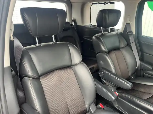 日産 エルグランド 250ハイウェイスターS 三重県 2015(平27)年 12.5万km ファントムブラック ワンオーナー/純正8インチナビMM514D-L/フリップダウンモニター/両側パアースライドドア/バックドアオートクロージャー/クルーズコントロール/LEDヘッドランプ/ハーフレザーシート/18インチアルミホイール