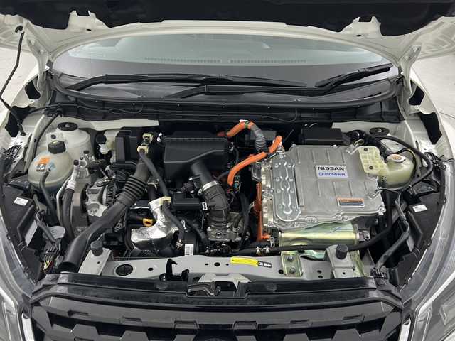 日産 キックス X 宮城県 2021(令3)年 5.6万km ブリリアントホワイトパール 禁煙車/プロパイロット/エマージェンシーブレーキ/車線逸脱警報/アダプティブヘッドライト/ソナー/インテリジェントルームミラー/純正9インチナビ/（BT.CD.DVD.AM.FM.SD）/アラウンドビューモニター/フルセグテレビ/純正ドライブレコーダー/ETC2.0/電動パーキングブレーキ/AUTOHOLD/前席シートヒーター/ハーフレザーシート/ステアリングヒーター/ステアリングスイッチ/LEDヘッドライト/純正17インチアルミホイール/横滑り防止機能/アイドリングストップ