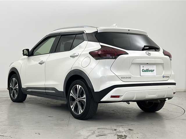 日産 キックス X 宮城県 2021(令3)年 5.6万km ブリリアントホワイトパール 禁煙車/プロパイロット/エマージェンシーブレーキ/車線逸脱警報/アダプティブヘッドライト/ソナー/インテリジェントルームミラー/純正9インチナビ/（BT.CD.DVD.AM.FM.SD）/アラウンドビューモニター/フルセグテレビ/純正ドライブレコーダー/ETC2.0/電動パーキングブレーキ/AUTOHOLD/前席シートヒーター/ハーフレザーシート/ステアリングヒーター/ステアリングスイッチ/LEDヘッドライト/純正17インチアルミホイール/横滑り防止機能/アイドリングストップ