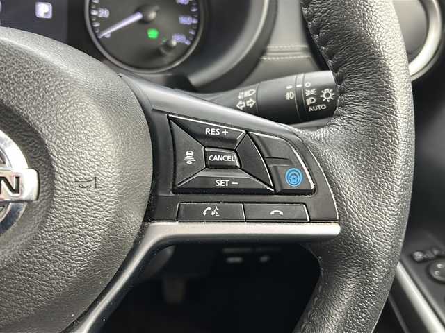 日産 キックス X 宮城県 2021(令3)年 5.6万km ブリリアントホワイトパール 禁煙車/プロパイロット/エマージェンシーブレーキ/車線逸脱警報/アダプティブヘッドライト/ソナー/インテリジェントルームミラー/純正9インチナビ/（BT.CD.DVD.AM.FM.SD）/アラウンドビューモニター/フルセグテレビ/純正ドライブレコーダー/ETC2.0/電動パーキングブレーキ/AUTOHOLD/前席シートヒーター/ハーフレザーシート/ステアリングヒーター/ステアリングスイッチ/LEDヘッドライト/純正17インチアルミホイール/横滑り防止機能/アイドリングストップ