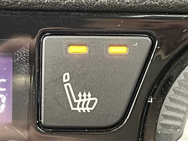 日産 キックス X 宮城県 2021(令3)年 5.6万km ブリリアントホワイトパール 禁煙車/プロパイロット/エマージェンシーブレーキ/車線逸脱警報/アダプティブヘッドライト/ソナー/インテリジェントルームミラー/純正9インチナビ/（BT.CD.DVD.AM.FM.SD）/アラウンドビューモニター/フルセグテレビ/純正ドライブレコーダー/ETC2.0/電動パーキングブレーキ/AUTOHOLD/前席シートヒーター/ハーフレザーシート/ステアリングヒーター/ステアリングスイッチ/LEDヘッドライト/純正17インチアルミホイール/横滑り防止機能/アイドリングストップ