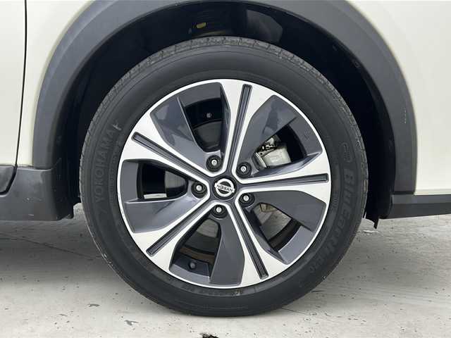 日産 キックス X 宮城県 2021(令3)年 5.6万km ブリリアントホワイトパール 禁煙車/プロパイロット/エマージェンシーブレーキ/車線逸脱警報/アダプティブヘッドライト/ソナー/インテリジェントルームミラー/純正9インチナビ/（BT.CD.DVD.AM.FM.SD）/アラウンドビューモニター/フルセグテレビ/純正ドライブレコーダー/ETC2.0/電動パーキングブレーキ/AUTOHOLD/前席シートヒーター/ハーフレザーシート/ステアリングヒーター/ステアリングスイッチ/LEDヘッドライト/純正17インチアルミホイール/横滑り防止機能/アイドリングストップ