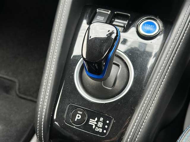 日産 キックス X 宮城県 2021(令3)年 5.6万km ブリリアントホワイトパール 禁煙車/プロパイロット/エマージェンシーブレーキ/車線逸脱警報/アダプティブヘッドライト/ソナー/インテリジェントルームミラー/純正9インチナビ/（BT.CD.DVD.AM.FM.SD）/アラウンドビューモニター/フルセグテレビ/純正ドライブレコーダー/ETC2.0/電動パーキングブレーキ/AUTOHOLD/前席シートヒーター/ハーフレザーシート/ステアリングヒーター/ステアリングスイッチ/LEDヘッドライト/純正17インチアルミホイール/横滑り防止機能/アイドリングストップ