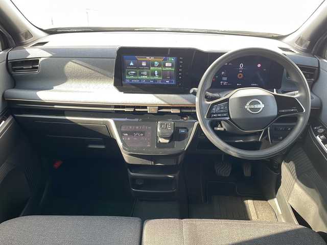 日産 サクラ X 三重県 2023(令5)年 4.3万km ブラック 禁煙/純正9型ディスプレイオーディオ/バックカメラ/電子パーキング/スペアキー/ステアリングスイッチ/ベンチシート/レーンキープアシスト/プリクラッシュ/先行車発進告知/LEDオートライト/電動格納ミラー/保証書/取扱説明書