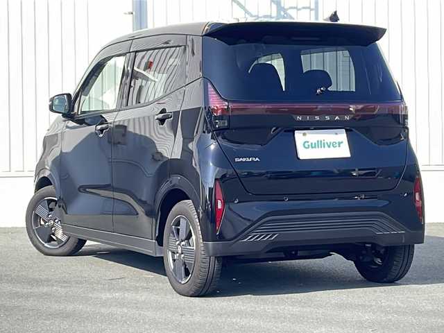 日産 サクラ X 三重県 2023(令5)年 4.3万km ブラック 禁煙/純正9型ディスプレイオーディオ/バックカメラ/電子パーキング/スペアキー/ステアリングスイッチ/ベンチシート/レーンキープアシスト/プリクラッシュ/先行車発進告知/LEDオートライト/電動格納ミラー/保証書/取扱説明書