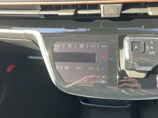 日産 サクラ X 三重県 2023(令5)年 4.3万km ブラック 禁煙/純正9型ディスプレイオーディオ/バックカメラ/電子パーキング/スペアキー/ステアリングスイッチ/ベンチシート/レーンキープアシスト/プリクラッシュ/先行車発進告知/LEDオートライト/電動格納ミラー/保証書/取扱説明書