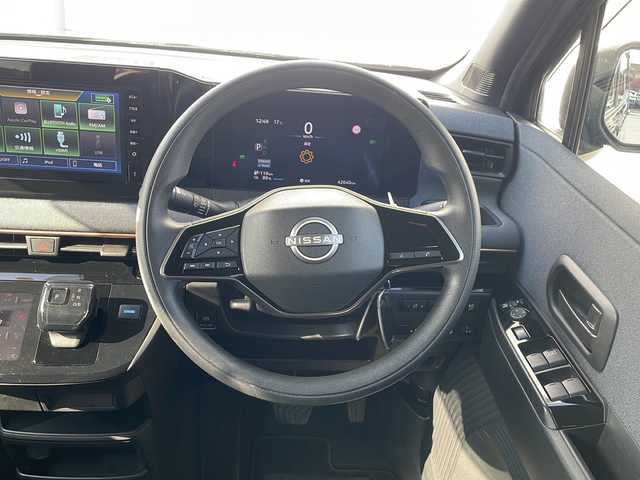 日産 サクラ X 三重県 2023(令5)年 4.3万km ブラック 禁煙/純正9型ディスプレイオーディオ/バックカメラ/電子パーキング/スペアキー/ステアリングスイッチ/ベンチシート/レーンキープアシスト/プリクラッシュ/先行車発進告知/LEDオートライト/電動格納ミラー/保証書/取扱説明書