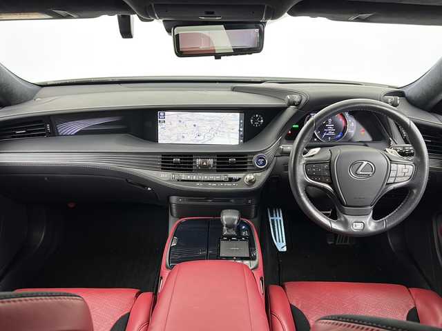 レクサス ＬＳ 500h Fスポーツ 熊本県 2018(平30)年 2.4万km ホワイトノーヴァガラスフレーク サンルーフ/純正HDDナビ/・フルセグTV/CD/DVD/SD/BT/AUX/USB/・全方位カメラ/レクサスセーフティシステム/・プリクラッシュセーフティ/・レーンチェンジアシスト/・ブラインドスポットモニター/・クリアランスソナー/・パーキングサポートブレーキ/・ロードサインアシスト/・先行車発進知らせ/オートマチックハイビーム/レーダークルーズコントロール/デジタルインナーミラー/ヘッドアップディスプレイ/Fスポーツ赤革シート/・D/Nパワーシート/・D/Nメモリシート/・D/Nシートヒーター/・D/Nシートクーラー/・後席シートヒーター/パワートランク/イージークローザードア/ステアリングヒーター/パドルシフト/ビルトインETC2.0/オートライト/LEDヘッドライト/フォグランプ/スマートキー/スペアキー×2/純正フロアマット/リア電動サンシェード/取扱説明書(車両・ナビ)/保証書/取扱説明書スペアキー×２