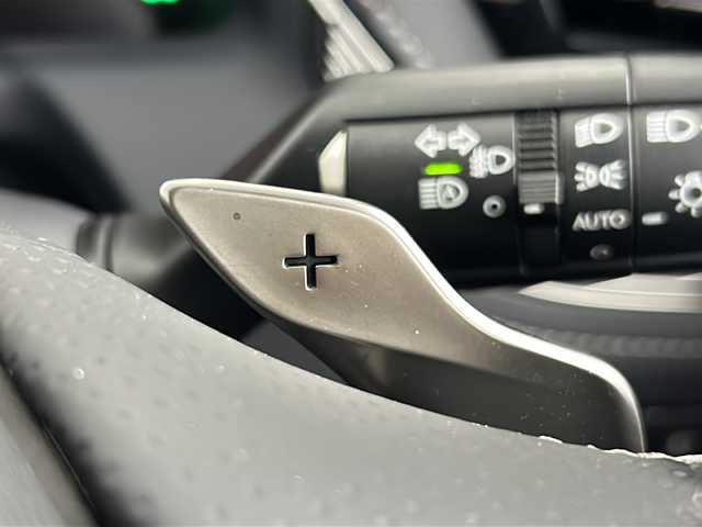 レクサス ＬＳ 500h Fスポーツ 熊本県 2018(平30)年 2.4万km ホワイトノーヴァガラスフレーク サンルーフ/純正HDDナビ/・フルセグTV/CD/DVD/SD/BT/AUX/USB/・全方位カメラ/レクサスセーフティシステム/・プリクラッシュセーフティ/・レーンチェンジアシスト/・ブラインドスポットモニター/・クリアランスソナー/・パーキングサポートブレーキ/・ロードサインアシスト/・先行車発進知らせ/オートマチックハイビーム/レーダークルーズコントロール/デジタルインナーミラー/ヘッドアップディスプレイ/Fスポーツ赤革シート/・D/Nパワーシート/・D/Nメモリシート/・D/Nシートヒーター/・D/Nシートクーラー/・後席シートヒーター/パワートランク/イージークローザードア/ステアリングヒーター/パドルシフト/ビルトインETC2.0/オートライト/LEDヘッドライト/フォグランプ/スマートキー/スペアキー×2/純正フロアマット/リア電動サンシェード/取扱説明書(車両・ナビ)/保証書/取扱説明書スペアキー×２