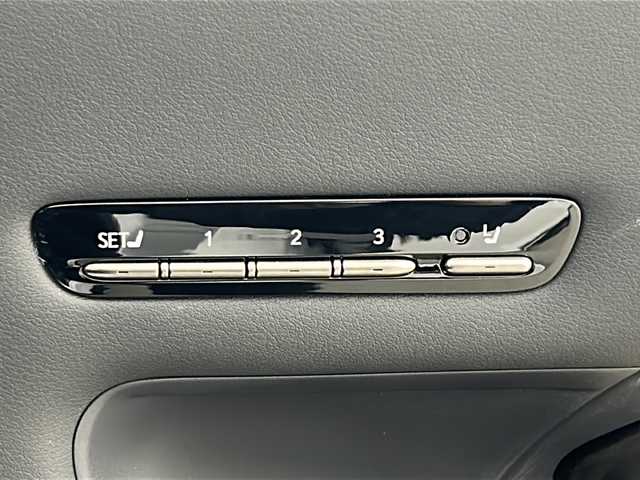 レクサス ＬＳ 500h Fスポーツ 熊本県 2018(平30)年 2.4万km ホワイトノーヴァガラスフレーク サンルーフ/純正HDDナビ/・フルセグTV/CD/DVD/SD/BT/AUX/USB/・全方位カメラ/レクサスセーフティシステム/・プリクラッシュセーフティ/・レーンチェンジアシスト/・ブラインドスポットモニター/・クリアランスソナー/・パーキングサポートブレーキ/・ロードサインアシスト/・先行車発進知らせ/オートマチックハイビーム/レーダークルーズコントロール/デジタルインナーミラー/ヘッドアップディスプレイ/Fスポーツ赤革シート/・D/Nパワーシート/・D/Nメモリシート/・D/Nシートヒーター/・D/Nシートクーラー/・後席シートヒーター/パワートランク/イージークローザードア/ステアリングヒーター/パドルシフト/ビルトインETC2.0/オートライト/LEDヘッドライト/フォグランプ/スマートキー/スペアキー×2/純正フロアマット/リア電動サンシェード/取扱説明書(車両・ナビ)/保証書/取扱説明書スペアキー×２