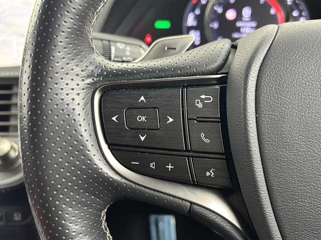 レクサス ＬＳ 500h Fスポーツ 熊本県 2018(平30)年 2.4万km ホワイトノーヴァガラスフレーク サンルーフ/純正HDDナビ/・フルセグTV/CD/DVD/SD/BT/AUX/USB/・全方位カメラ/レクサスセーフティシステム/・プリクラッシュセーフティ/・レーンチェンジアシスト/・ブラインドスポットモニター/・クリアランスソナー/・パーキングサポートブレーキ/・ロードサインアシスト/・先行車発進知らせ/オートマチックハイビーム/レーダークルーズコントロール/デジタルインナーミラー/ヘッドアップディスプレイ/Fスポーツ赤革シート/・D/Nパワーシート/・D/Nメモリシート/・D/Nシートヒーター/・D/Nシートクーラー/・後席シートヒーター/パワートランク/イージークローザードア/ステアリングヒーター/パドルシフト/ビルトインETC2.0/オートライト/LEDヘッドライト/フォグランプ/スマートキー/スペアキー×2/純正フロアマット/リア電動サンシェード/取扱説明書(車両・ナビ)/保証書/取扱説明書スペアキー×２