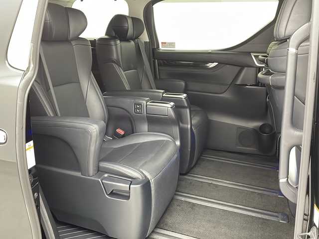 トヨタ アルファード S Cパッケージ 福岡県 2018(平30)年 5.5万km ブラック 禁煙車/ALPINE BIGXナビ/AM/FM/CD/DVD/フルセグTV/BT/HDMI/MSV/ALPINEフリップダウンモニター/バックカメラ/サンルーフ/トヨタセーフティセンス/レーダークルーズコントロール/クリアランスソナー/シーケンシャルウィンカー/三眼LEDライト/両側電動ドア/パワーバックドア/レザーシート（合皮）/シートヒーター/エアシート/パワーシート（D席メモリ付き）/100V電源/オートハイビーム/デジタルインナーミラー/前後ドライブレコーダー