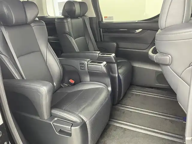 トヨタ アルファード S Cパッケージ 福岡県 2018(平30)年 5.5万km ブラック Ｗサンルーフ　/後席モニター　/社外ナビ　/ＥＴＣ　/前後ドラレコ　/デジタルルームミラー　/ＡＣＣ　/コーナーセンサー　/ＰＣＳ　/ＬＴＡ　/ＰＫＳＢ　/両側電動スライドドア　/パワーバックドア　/シートベンチレーション
