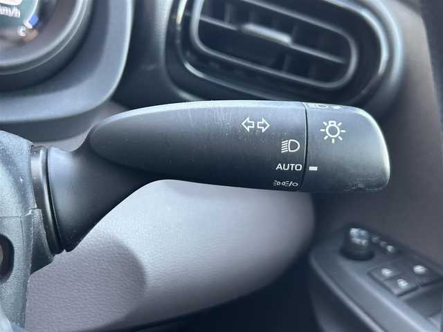 トヨタ ヤリス ハイブリッド G 愛知県 2020(令2)年 3.4万km シアンM 純正８型ディスプレイオーディオ/・フルセグ/Bluetooth/USB/ナビ機能/トヨタセーフティセンス/全周囲カメラ/ビルトインETC/クルーズコントロール追従有/ステアリングスイッチ/オートライト/スマートキー/・プッシュスタート/電動格納ミラー/ウインカーミラー/純正フロアマット