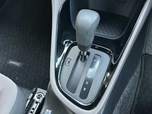 トヨタ ヤリス ハイブリッド G 愛知県 2020(令2)年 3.4万km シアンM 純正８型ディスプレイオーディオ/・フルセグ/Bluetooth/USB/ナビ機能/トヨタセーフティセンス/全周囲カメラ/ビルトインETC/クルーズコントロール追従有/ステアリングスイッチ/オートライト/スマートキー/・プッシュスタート/電動格納ミラー/ウインカーミラー/純正フロアマット