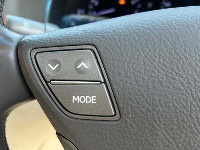 レクサス ＬＳ 460L 後席セパレートシート 青森県 2008(平20)年 10.5万km ホワイトパールクリスタルシャイン 純正HDDナビ・フルセグTV/マークレビンソンサラウンド/リアエンターテイメント/後席フリップダウンモニター/フルセグTV/バックカメラ/ムーンルーフ/セミアニリン革シート/全席エアシート・ヒーター/プリクラッシュセーフティ/レーダークルーズコントロール/インテリジェントパーキングアシスト/クリアランスソナー/全ドアイージークローザー/パワートランクリッド/ステアリングヒーター/後席中央格納テーブル付大型コンソール/リア3面電動サンシェード/エアサスコントローラー/ビルトインETC/AC100V100W/HIDヘッドランプ/フォグランプ/純正18インチアルミ