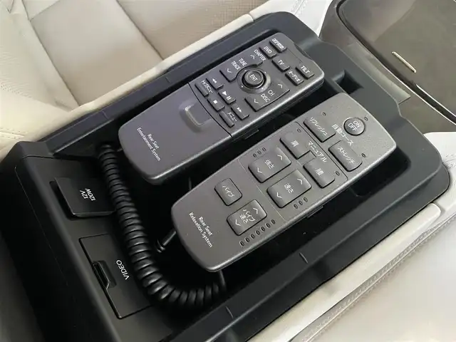 レクサス ＬＳ 460L 後席セパレートシート 青森県 2008(平20)年 10.5万km ホワイトパールクリスタルシャイン 純正HDDナビ・フルセグTV/マークレビンソンサラウンド/リアエンターテイメント/後席フリップダウンモニター/フルセグTV/バックカメラ/ムーンルーフ/セミアニリン革シート/全席エアシート・ヒーター/プリクラッシュセーフティ/レーダークルーズコントロール/インテリジェントパーキングアシスト/クリアランスソナー/全ドアイージークローザー/パワートランクリッド/ステアリングヒーター/後席中央格納テーブル付大型コンソール/リア3面電動サンシェード/エアサスコントローラー/ビルトインETC/AC100V100W/HIDヘッドランプ/フォグランプ/純正18インチアルミ