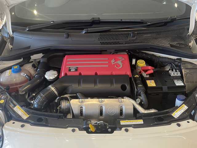 アバルト ５９５ コンペティツィオーネ 福井県 2015(平27)年 3.8万km 白 BC RACING車高調/ENKEI GTC02 17インチAW/DEFI追加メーター/MOMOステアリングFULL SPEED RED/標準装備/TFT液晶メーター/レコルトモンツァマフラー/サベルト製バッケトシート/キセノンヘッドライト/リアパーキングセンサー/ドアバイザー/取扱説明書/保証書/記録簿/スペアキー×2