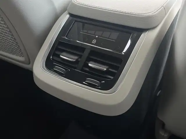 ボルボ ＸＣ９０ D5 AWD モーメンタム 東京都 2020(令2)年 4万km クリスタルホワイトP 純正ナビ/360°カメラ/レザーシート/HUD/ACC/LKA/純正19インチアルミホイール/フルセグTV/シートヒーター/ドライブレコーダー/ETC/ワンオーナー
