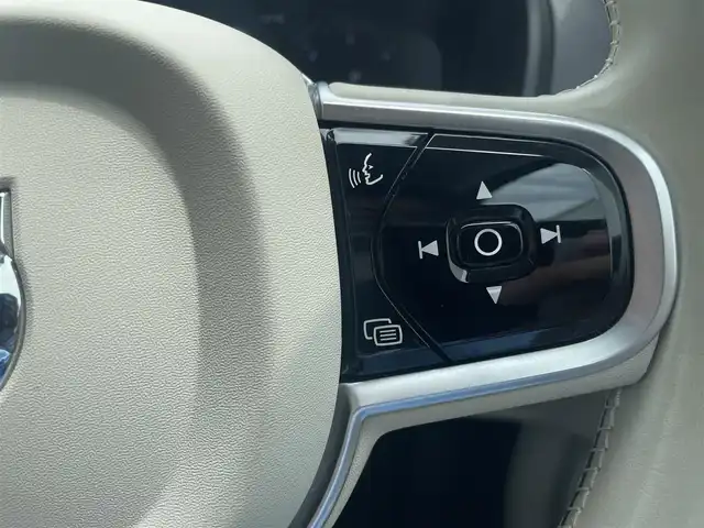 ボルボ ＸＣ９０ D5 AWD モーメンタム 東京都 2020(令2)年 4万km クリスタルホワイトP 純正ナビ/360°カメラ/レザーシート/HUD/ACC/LKA/純正19インチアルミホイール/フルセグTV/シートヒーター/ドライブレコーダー/ETC/ワンオーナー