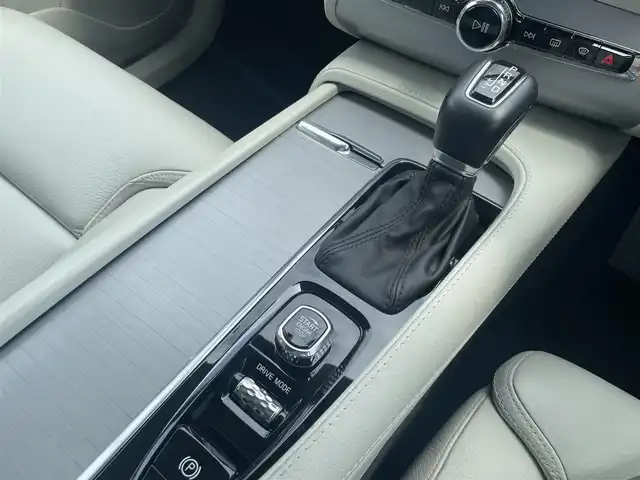 ボルボ ＸＣ９０ D5 AWD モーメンタム 東京都 2020(令2)年 4万km クリスタルホワイトP 純正ナビ/360°カメラ/レザーシート/HUD/ACC/LKA/純正19インチアルミホイール/フルセグTV/シートヒーター/ドライブレコーダー/ETC/ワンオーナー