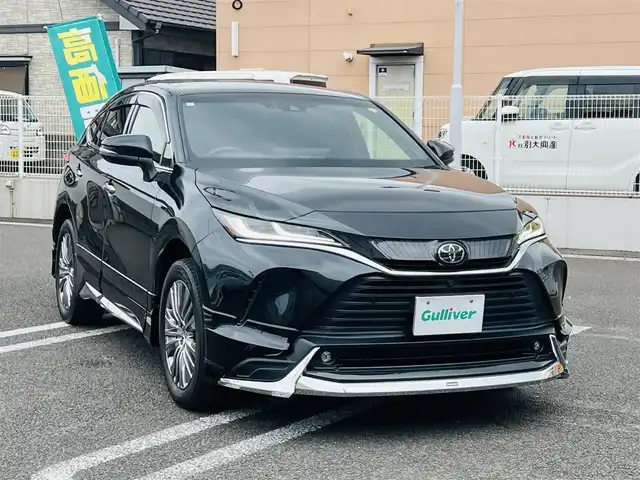 トヨタ ハリアー Z レザーパッケージ 大分県 2021(令3)年 1.9万km プレシャスブラックパール ワンオーナー /MODELLISTAエアロ：F/S/R/【MOP】プレシャスブラックパール〈219〉/【MOP】アクセサリーコンセントAC100V・100W（ラゲージ右側1個）/【MOP】ディスプレイオーディオ/（コネクティッドナビ対応）Plus/JBLプレミアムサウンドシステム/パノラミックビューモニター/デジタルインナーミラー(前後録画機能付)/ステアリングヒーター/Toyota Safety Sense/・プリクラッシュセーフティ/・レーントレーシングアシスト/・レーンディパーチャーアラート/・レーダークルーズコントロール/・アダプティブハイビームシステム/・ロードサインアシスト/・ドライバー異常時対応システム/・プロアクティブドライビングアシスト/・発進遅れ告知機能/ブラインドスポットモニター/安心降車アシスト＋後方車両への接近警報/パーキングサポートブレーキ/パワーバックドア/前席シートベンチレーション/前席シートヒーター/Z“Leather Package”専用19インチアルミ/LEDヘッドランプ/スマートキー2本/取扱説明書/保証書