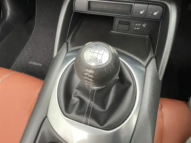 マツダ ロードスター ブラウン トップ 千葉県 2023(令5)年 1.8万km プラチナクォーツメタリック 特別使用車/純正SDナビ/(フルセグTV/BT/CD/DVD/FM/AM)/バックカメラ/ブラインドスポットモニター/BOSEスピーカー/衝突被害軽減システム/車線逸脱警報/クルーズコントロール/レザーシート/ビルトインETC/LEDヘッドライト/オートライト/純正16インチAW/シートヒーター/プッシュスタート/スマートキー/フロアマット/スペアキー/取扱説明書/保証書