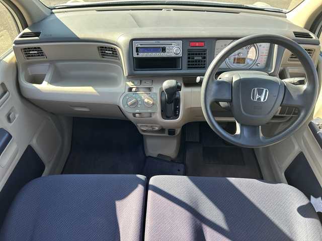 ホンダ ライフ G 鹿児島県 2010(平22)年 7万km アラバスターシルバーメタリック 純正オーディオユニット/　　CD/FM/AM/AUX/純正フロアマット/ドアバイザー/ヘッドライトレベライザー/衝突安全ボディ/前席SRSエアバッグ