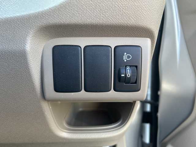 ホンダ ライフ G 鹿児島県 2010(平22)年 7万km アラバスターシルバーメタリック 純正オーディオユニット/　　CD/FM/AM/AUX/純正フロアマット/ドアバイザー/ヘッドライトレベライザー/衝突安全ボディ/前席SRSエアバッグ