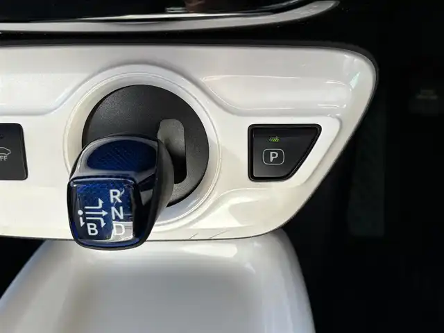 トヨタ プリウス A ツーリングセレクション 福岡県 2017(平29)年 8万km ダークブルーマイカM プッシュスタートボタン/スマートキー/クルーズコントロール/HDDナビ/Bluetoothオーディオ/USB接続/フルセグTV/バックカメラ/ビルトインETC/前方ドライブレコーダー/レザーシート/運転席・助手席シートヒーター/モデリスタエアロ/社外アルミホイール/レーンキープアシスト/コーナーセンサー前後/LEDヘッドライト/ハイビームアシスト/レーダー探知機搭載