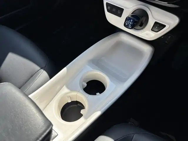 トヨタ プリウス A ツーリングセレクション 福岡県 2017(平29)年 8万km ダークブルーマイカM プッシュスタートボタン/スマートキー/クルーズコントロール/HDDナビ/Bluetoothオーディオ/USB接続/フルセグTV/バックカメラ/ビルトインETC/前方ドライブレコーダー/レザーシート/運転席・助手席シートヒーター/モデリスタエアロ/社外アルミホイール/レーンキープアシスト/コーナーセンサー前後/LEDヘッドライト/ハイビームアシスト/レーダー探知機搭載