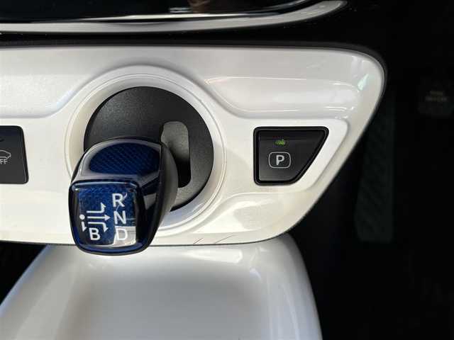 トヨタ プリウス A ツーリングセレクション 広島県 2017(平29)年 8万km ダークブルーマイカM プッシュスタートボタン/スマートキー/クルーズコントロール/HDDナビ/Bluetoothオーディオ/USB接続/フルセグTV/バックカメラ/ビルトインETC/前方ドライブレコーダー/レザーシート/運転席・助手席シートヒーター/モデリスタエアロ/社外アルミホイール/レーンキープアシスト/コーナーセンサー前後/LEDヘッドライト/ハイビームアシスト/レーダー探知機搭載