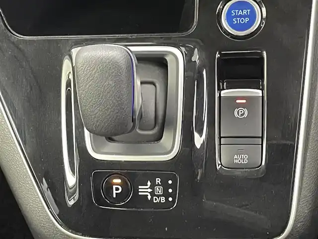 日産 セレナ e－パワー ハイウェイスター V 熊本県 2020(令2)年 5.4万km ブリリアントホワイトパール 禁煙車/純正10インチナビ（ＣＤ・ＤＶＤ・ＳＤ・BT・フルセグ）/純正前方ドライブレコーダー（DH5-D）　/全周囲カメラ　/純正フリップダウンモニター/ＥＴＣ　/両側パワースライドドア　/レーダークルーズコントロール　/エマージェンシーブレーキ/レーンキープアシスト/ブラインドスポットモニター/プロパイロット/パーキングアシスト/横滑り防止/前後クリアランスソナー/純正フロアマット/純正１５インチAW/オートライト/LEDヘッドライト/フォグランプ/スマートキー/プッシュスタート