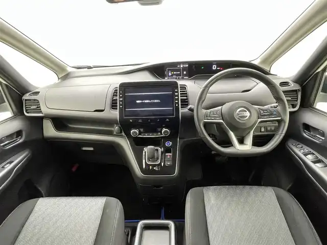 日産 セレナ e－パワー ハイウェイスター V 熊本県 2020(令2)年 5.4万km ブリリアントホワイトパール 禁煙車/純正10インチナビ（ＣＤ・ＤＶＤ・ＳＤ・BT・フルセグ）/純正前方ドライブレコーダー（DH5-D）　/全周囲カメラ　/純正フリップダウンモニター/ＥＴＣ　/両側パワースライドドア　/レーダークルーズコントロール　/エマージェンシーブレーキ/レーンキープアシスト/ブラインドスポットモニター/プロパイロット/パーキングアシスト/横滑り防止/前後クリアランスソナー/純正フロアマット/純正１５インチAW/オートライト/LEDヘッドライト/フォグランプ/スマートキー/プッシュスタート