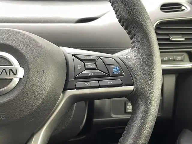 日産 セレナ e－パワー ハイウェイスター V 熊本県 2020(令2)年 5.4万km ブリリアントホワイトパール 禁煙車/純正10インチナビ（ＣＤ・ＤＶＤ・ＳＤ・BT・フルセグ）/純正前方ドライブレコーダー（DH5-D）　/全周囲カメラ　/純正フリップダウンモニター/ＥＴＣ　/両側パワースライドドア　/レーダークルーズコントロール　/エマージェンシーブレーキ/レーンキープアシスト/ブラインドスポットモニター/プロパイロット/パーキングアシスト/横滑り防止/前後クリアランスソナー/純正フロアマット/純正１５インチAW/オートライト/LEDヘッドライト/フォグランプ/スマートキー/プッシュスタート